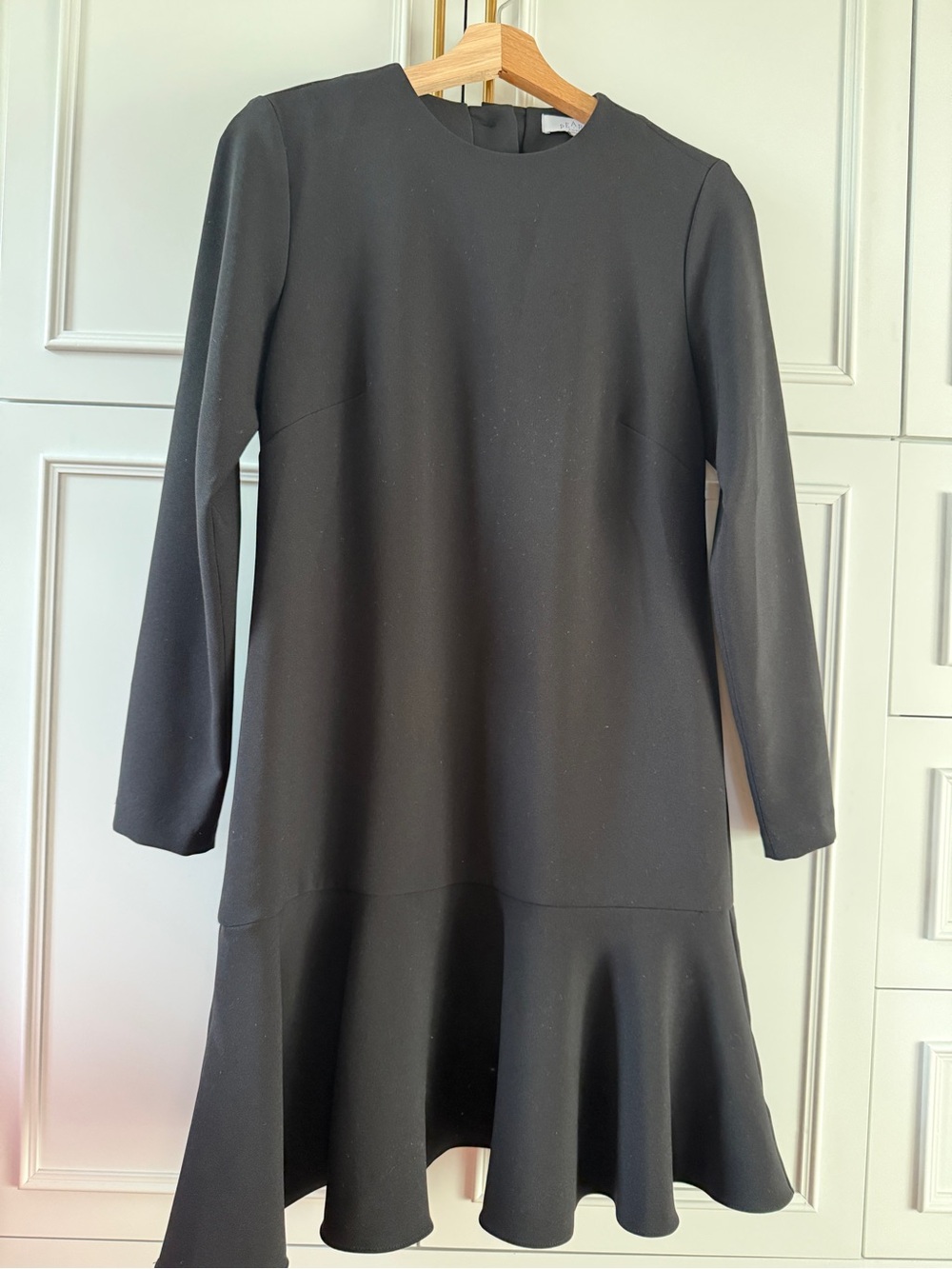 Minimalist Black Long-Sleeve Flounce Hem Dress
